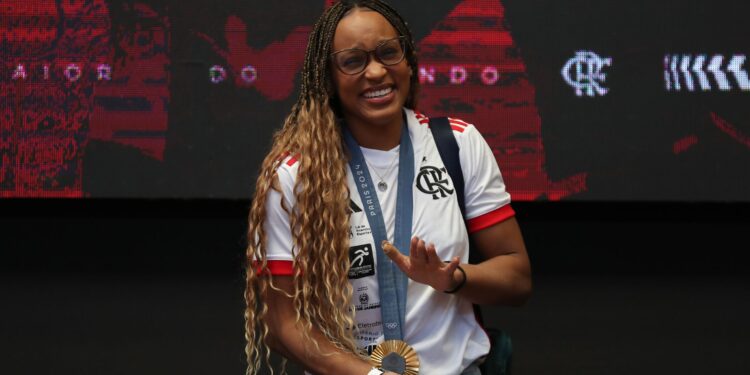 Rebeca Andrade é campeã brasileira nas barras assimétricas