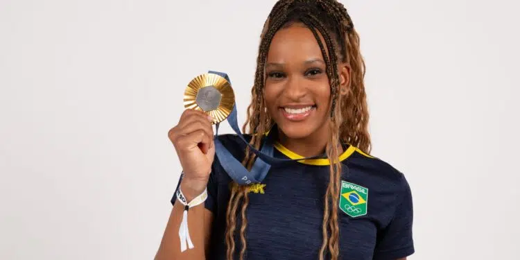 Rebeca Andrade acerta patrocínio do Itaú