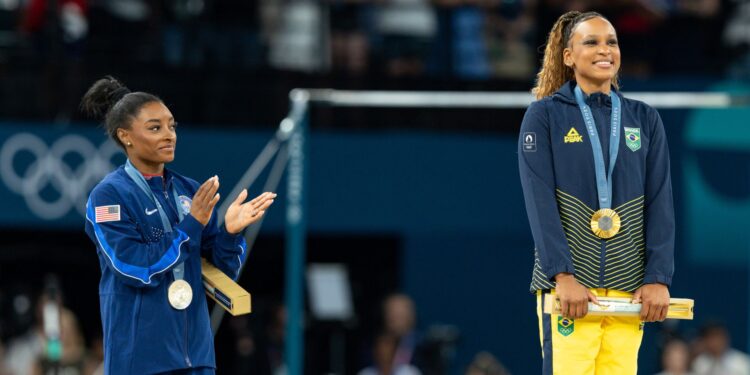 Rebeca Andrade vê erro em recurso de Simone Biles confirmar ouro em Paris