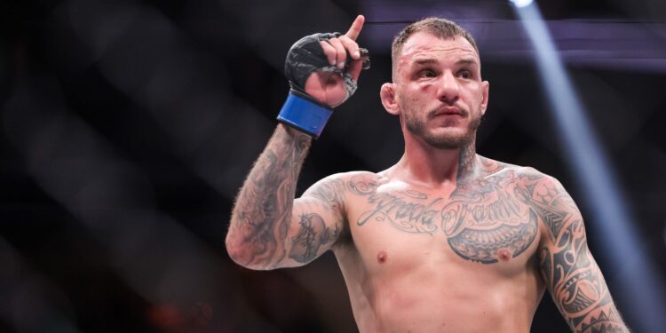Renato Moicano vence atleta da casa no UFC