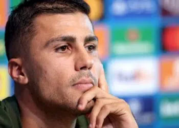Rodri, do Manchester City, admite chance de greve