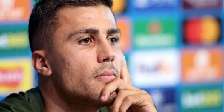 Rodri, do Manchester City, admite chance de greve