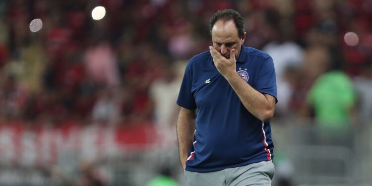 Rogério Ceni, comandante do Bahia, no jogo contra o Flamengo pela Copa do Brasil