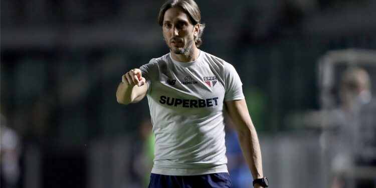 Luis Zubeldía pode ter Ferreirinha de volta no São Paulo para a Libertadores