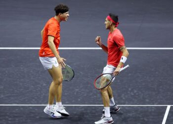 Ben Shelton e Alejandro Tabilo comemorando na Laveer Cup