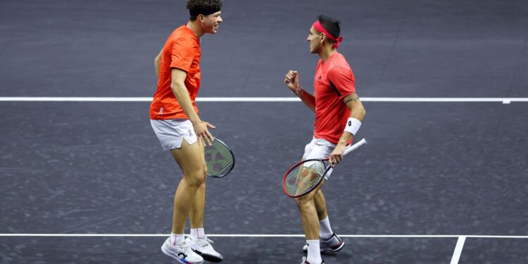 Ben Shelton e Alejandro Tabilo comemorando na Laveer Cup