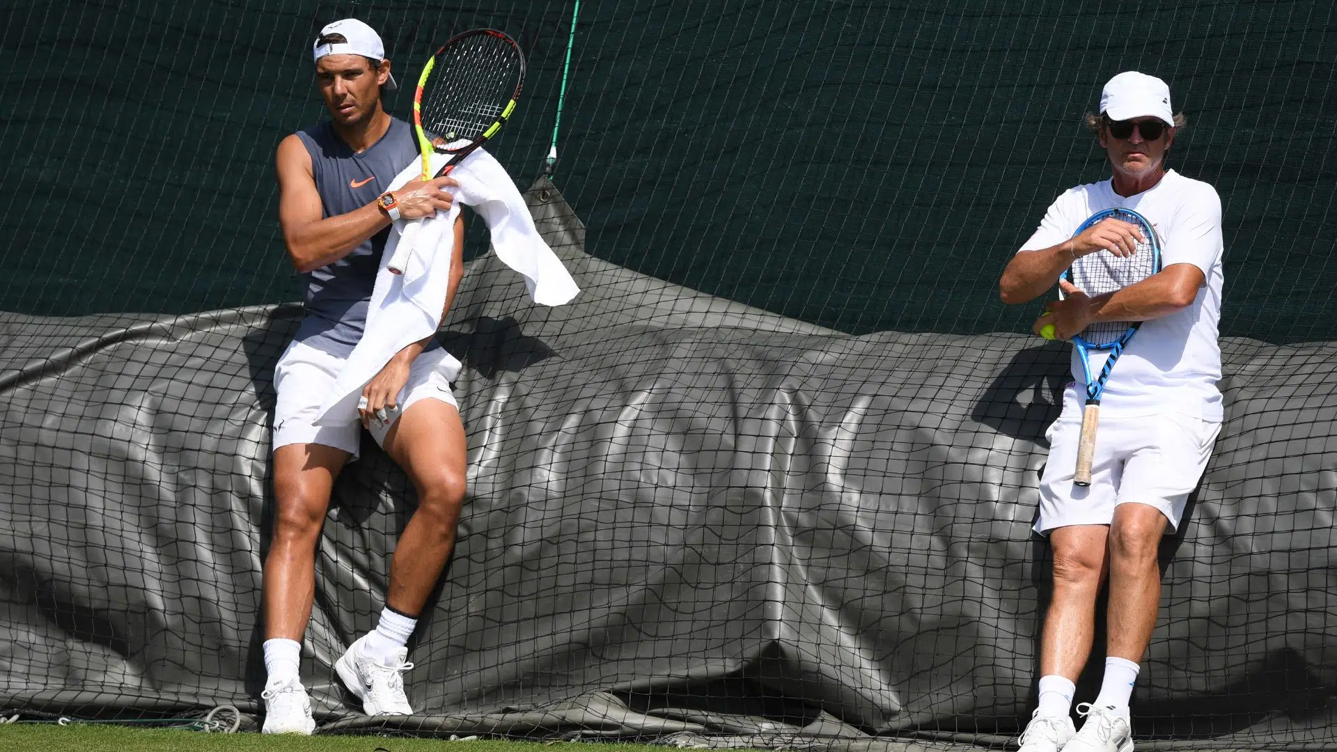 Toni e Rafael Nadal durante a preparação para Wimbledon, em 2019