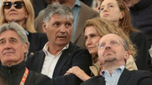Toni Nadal acompanhando partida de Roland Garros, em 2024