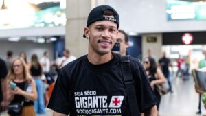 João Victor, zagueiro do Vasco, crava objetivos principais na temporada
