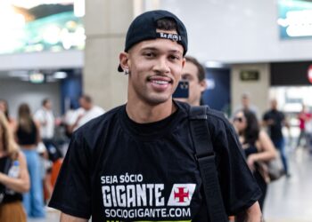 João Victor, zagueiro do Vasco, crava objetivos principais na temporada