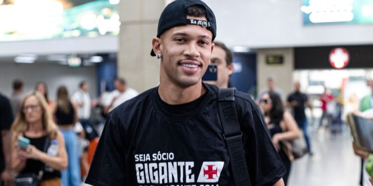 João Victor, zagueiro do Vasco, crava objetivos principais na temporada