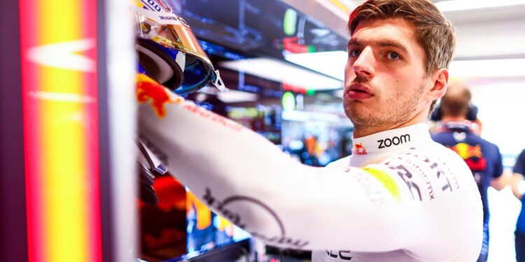 Verstappen é punido pela FIA por 'linguajar rude' e critica a entidade