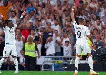 Vini Jr cede pênalti a Mbappé em vitória do Real Madrid