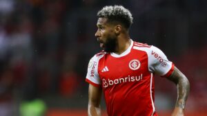 Wesley, atacante do Internacional, evita jogar a toalha em relação à disputa pelo Brasileirão