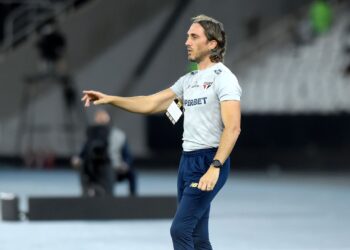 Zubeldía elogia São Paulo após empate na Libertadores