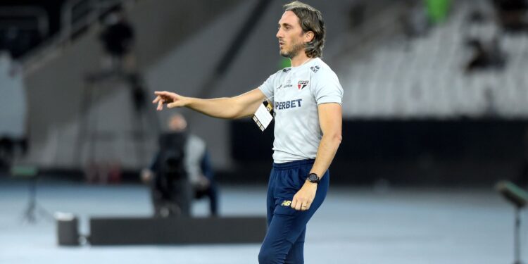 Zubeldía elogia São Paulo após empate na Libertadores