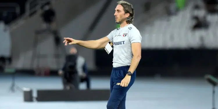 Zubeldía elogia São Paulo após empate na Libertadores