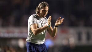 Zubeldía pede virada de página após eliminação na Libertadores