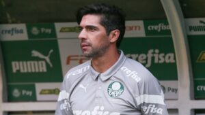 Abel Ferreira, treinador do Palmeiras, durante jogo contra o São Paulo, válido pelo Brasileirão