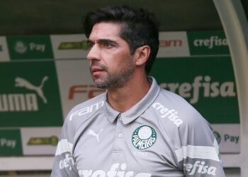 Abel Ferreira, treinador do Palmeiras, durante jogo contra o São Paulo, válido pelo Brasileirão