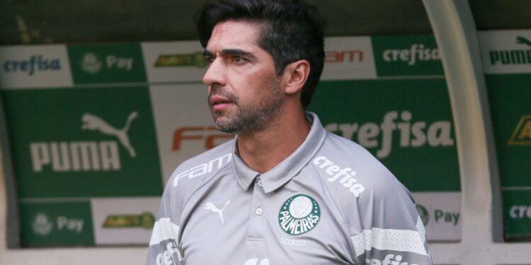 Abel Ferreira, treinador do Palmeiras, durante jogo contra o São Paulo, válido pelo Brasileirão