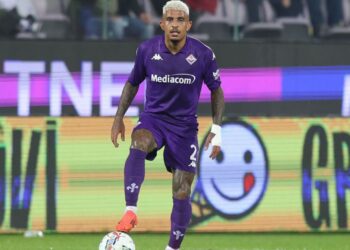 Dodô, lateral-direito da Fiorentina, durante partida contra a Roma