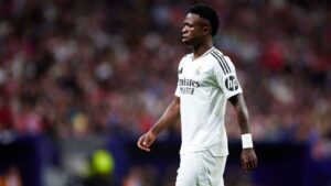 Vinícius Júnior, atacante do Real Madrid, durante jogo contra o Atlético de Madrid, válido por La Liga