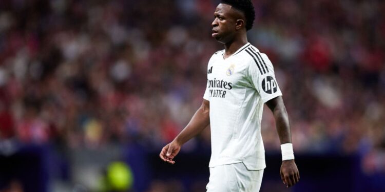 Vinícius Júnior, atacante do Real Madrid, durante jogo contra o Atlético de Madrid, válido por La Liga