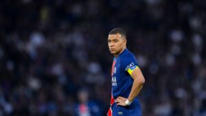 Kylian Mbappé, ex-jogador do PSG< durante jogo contra o Toulouse