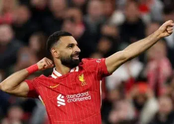 Mohammed Salah, atacante do Liverpool, comemora o segundo gol do clube em partida contra o Bologna, válida pela Champions League