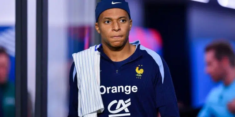 Kylian Mbappé, atacante da França, antes de partida contra a Bélgica, válida pela Liga das Nações