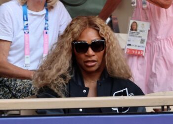 Serena Williams presencia uma partida de tênis durante a Olimpíada de Paris 2024