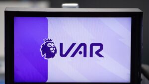 Foto da cabine do VAR da Premier League