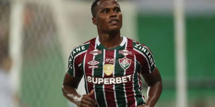 Jhon Arias, atacante do Fluminense, comemora o gol marcado contra o Cruzeiro, em partida válida pelo Campeonato Brasileiro