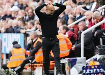 Pep Guardiola, treinador do Manchester City, mostra decepção durante partida contra o Newcastle United, em partida válida pela Premier League