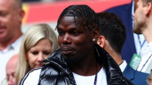 Paul Pogba, meio-campista francês, comparece ao jogo entre França e Bélgica, válido pela Eurocopa 2024