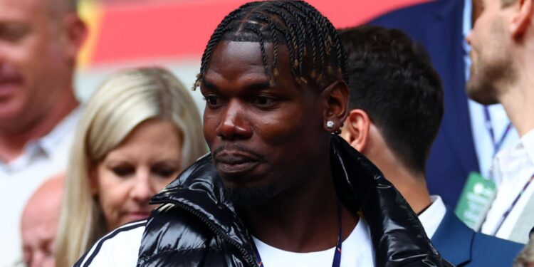 Paul Pogba, meio-campista francês, comparece ao jogo entre França e Bélgica, válido pela Eurocopa 2024