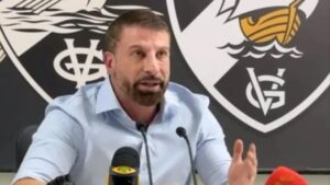 Pedrinho, presidente do Vasco da Gama, durante entrevista coletiva