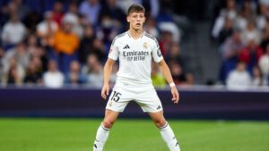 Arda Güler, do Real Madrid, atuando durante partida contra o Alavés, válida por La Liga