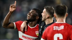 El Bilal Touré, atacante do Stuttgart, comemora após marcar o gol da vitória contra a Juventus, em partida válida pela Champions League