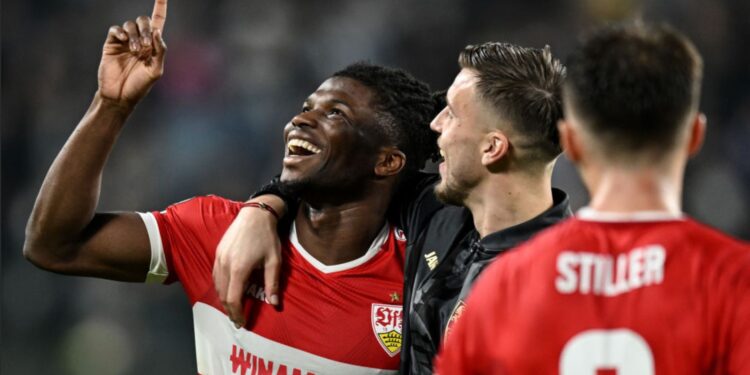 El Bilal Touré, atacante do Stuttgart, comemora após marcar o gol da vitória contra a Juventus, em partida válida pela Champions League