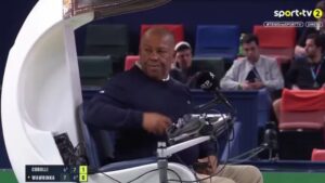 Carlos Bernardes, árbitro de tênis, durante partida do Masters de Xangai, entre Stan Wawrinka e Flavio Cobolli