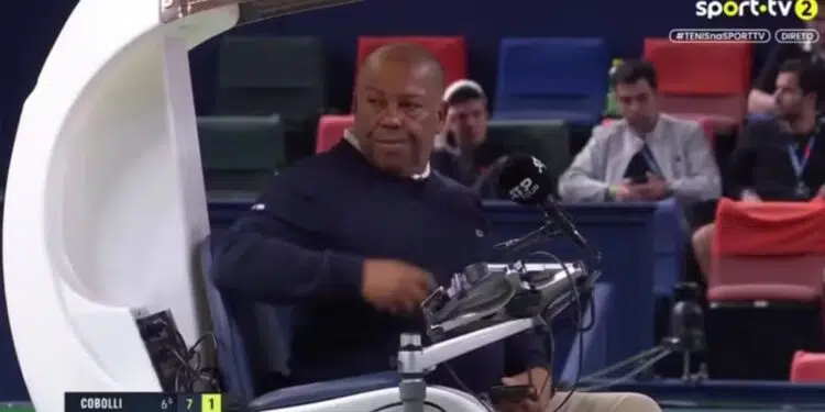 Carlos Bernardes, árbitro de tênis, durante partida do Masters de Xangai, entre Stan Wawrinka e Flavio Cobolli