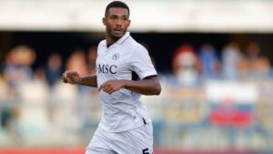 Juan Jesus, zagueiro do Napoli, durante partida contra o Hellas Verona, válida pela Serie A