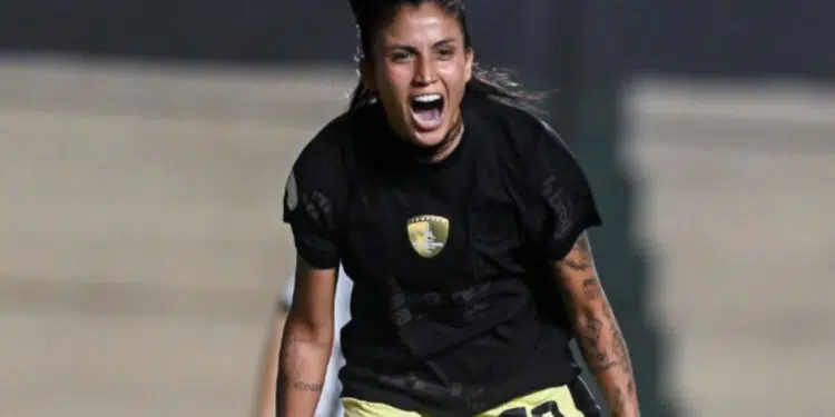 Jaque Ribeiro, do Corinthians, comemora o gol marcado contra o Libertad em jogo válido pela Libertadores