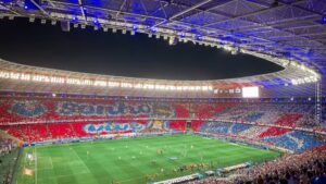 Torcida do Fortaleza exibe um mosaico escrito "O sonho vive", antes de partida contra o Rosario Central, válida pela Copa Sul-Americana