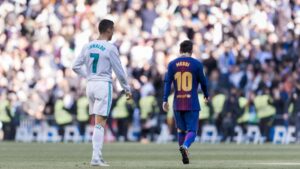 Foto de Cristiano Ronaldo, do Real Madrid, e Lionel Messi, do Barcelona, durante clássico entre as equipes