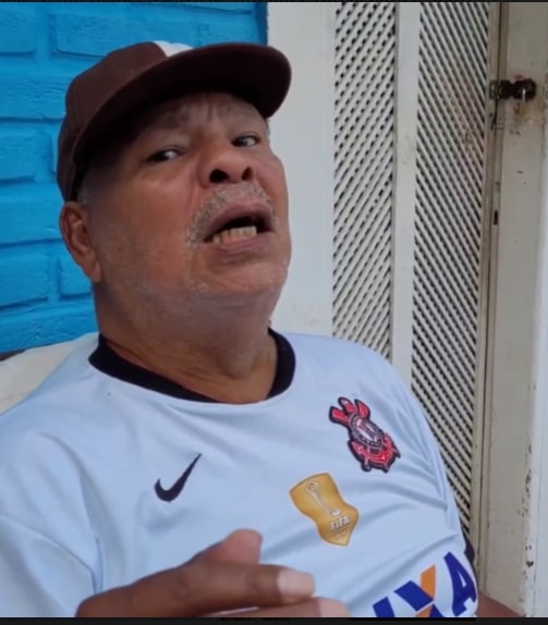 Foto de Maguila com a camisa do Corinthians