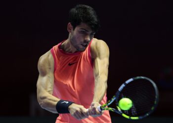 Carlos Alcaraz em ação no Six Kings League, na Arábia Saudita