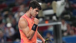 Alcaraz vence Holer Rune no Six Kings Slam